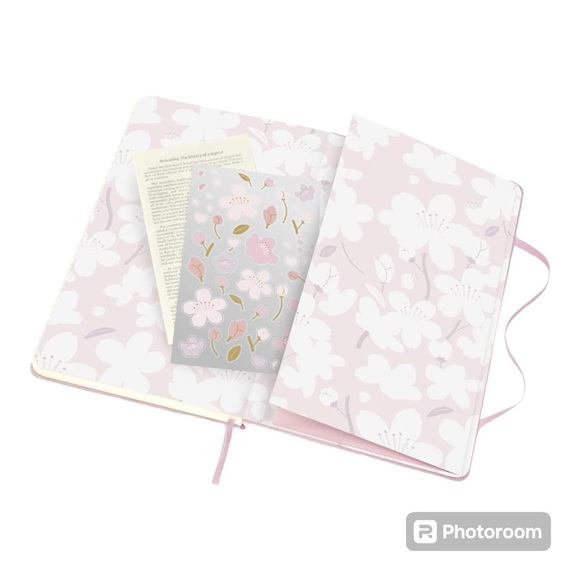 Moleskine Sakura Limited Edition Ruled Notebook - Picture 4 of 6